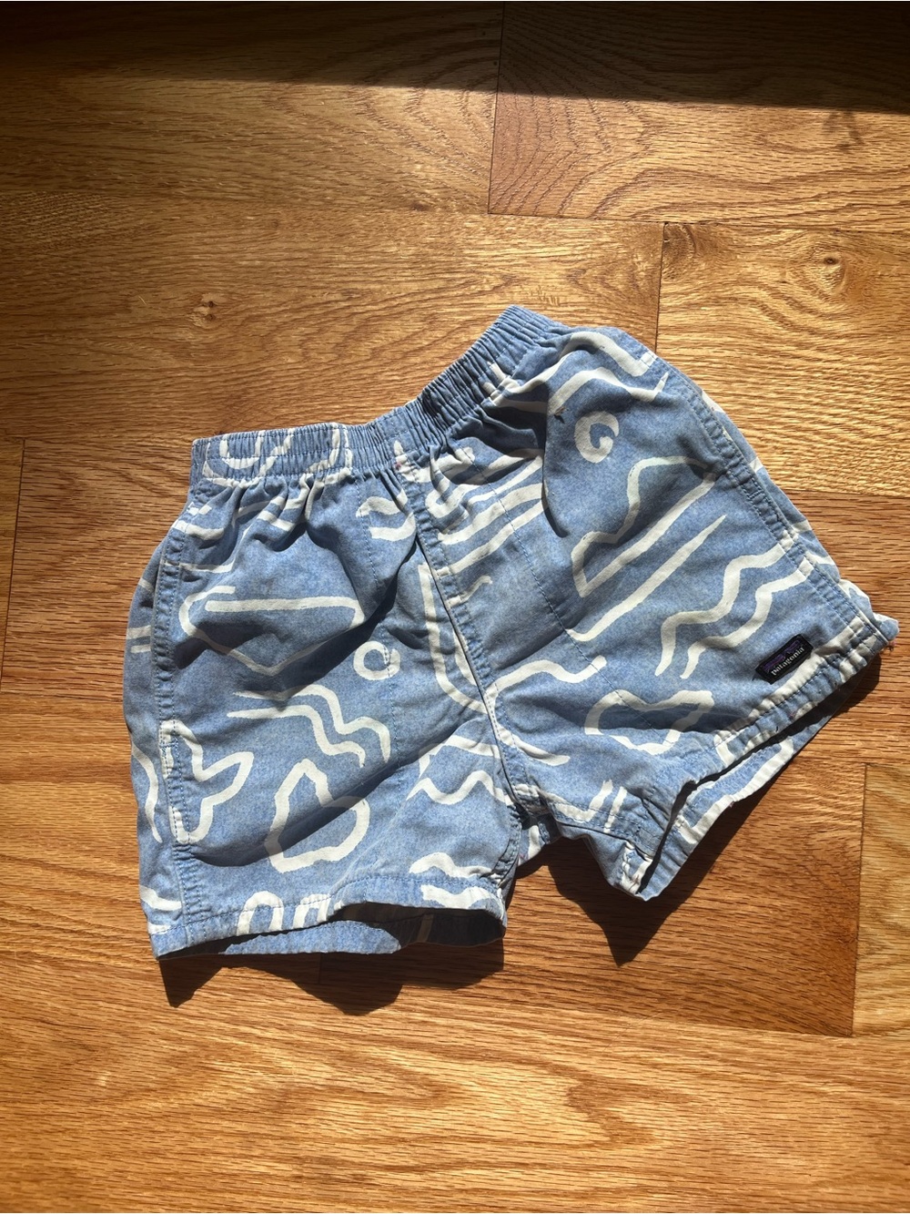 PATAGONIA - Baby/Toddler Funhoggers Cotton Shorts in Wavy Blue & White Pattern